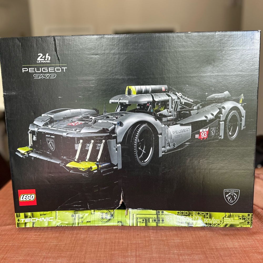 Lego Technic Peugeot 9x8 24H Le Mans Hybrid Hyper Car- Never been opened